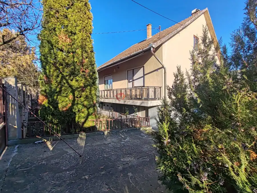 eladó családi ház, Bercel