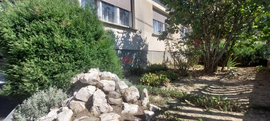 eladó családi ház, Penc